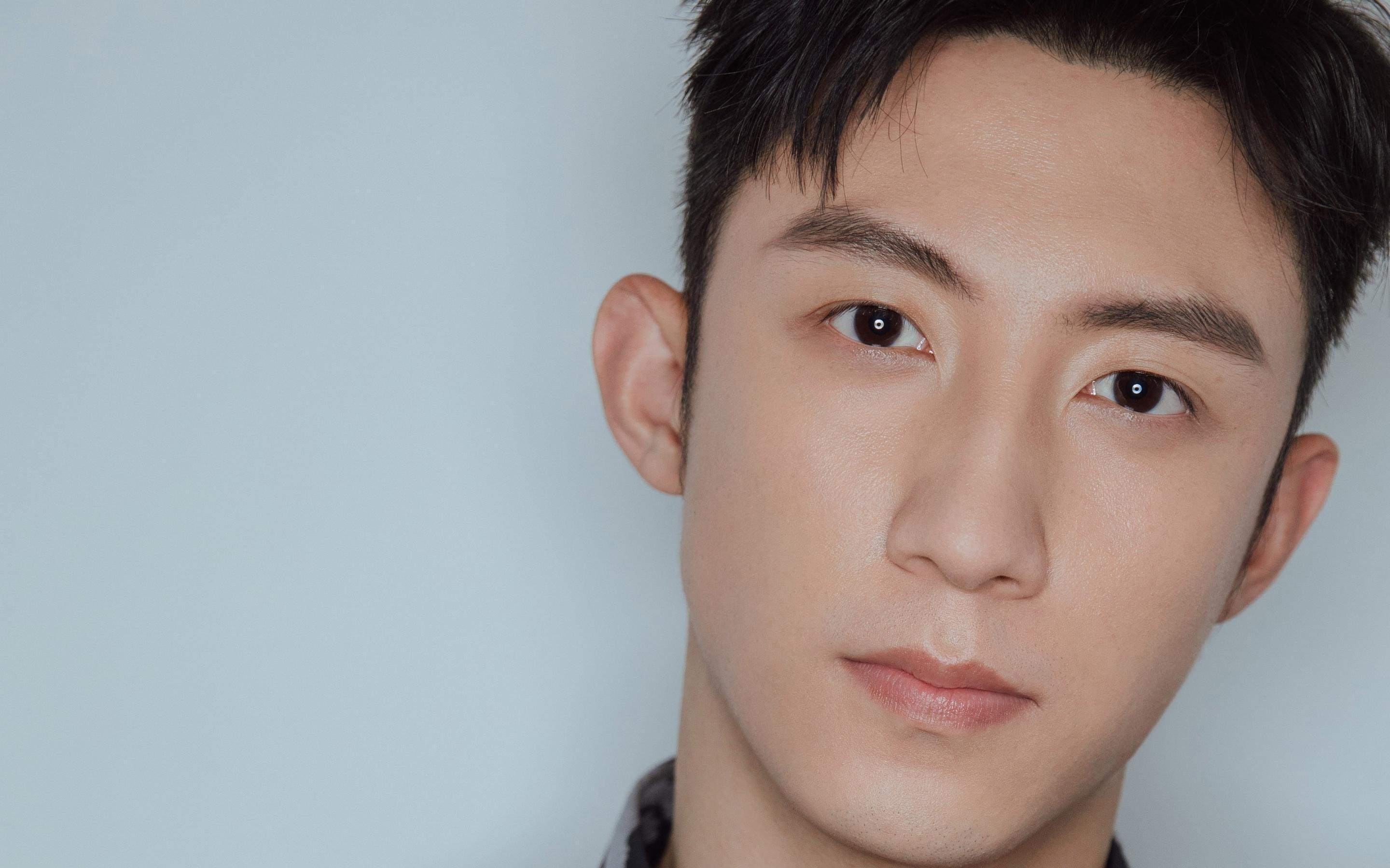 开云体育官网上-滑雪运动员训练重心转向综合协调能力，滑雪转弯重心